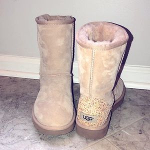 BEAUTIFUL UGG Short Boots w/ Glitter Heel size 6